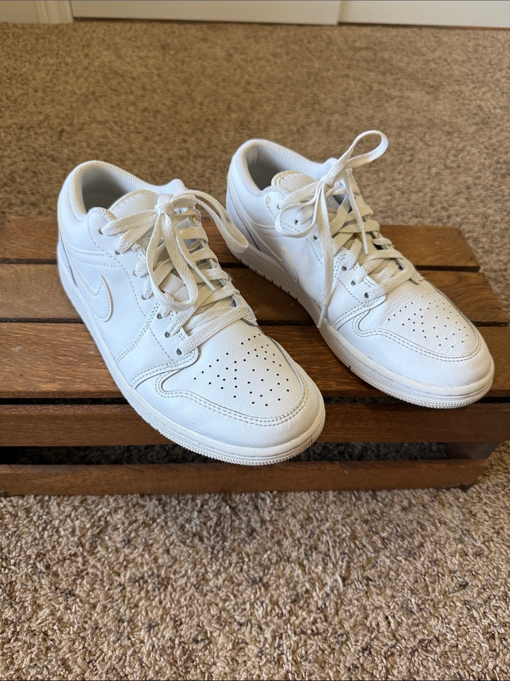 Nike Jordan 1 Low-Top Sneaker - Classic White Leather Design